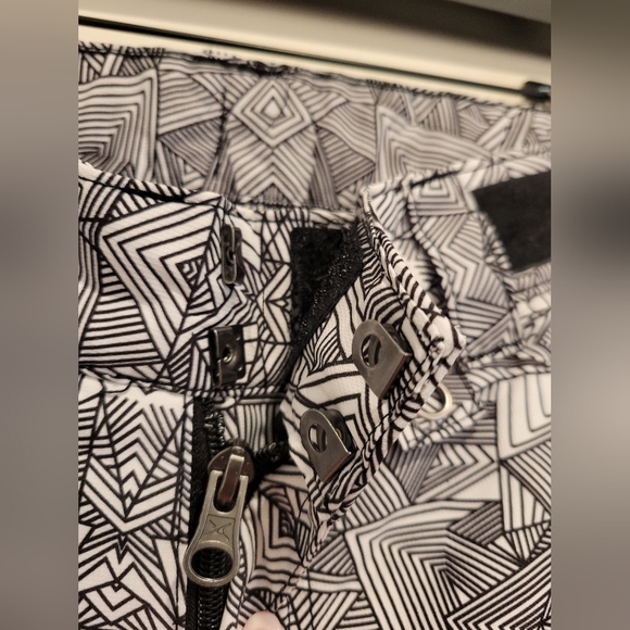 Arctix Kids Snowpants Black White Geometric Insulated Winter Sports Pants Y Med - Picture 4 of 11